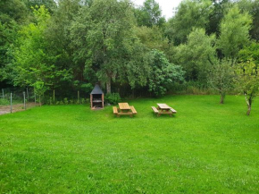 alojamiento con jardin y barbacoa